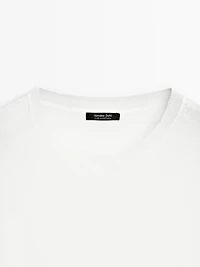 T-shirt léger détail col