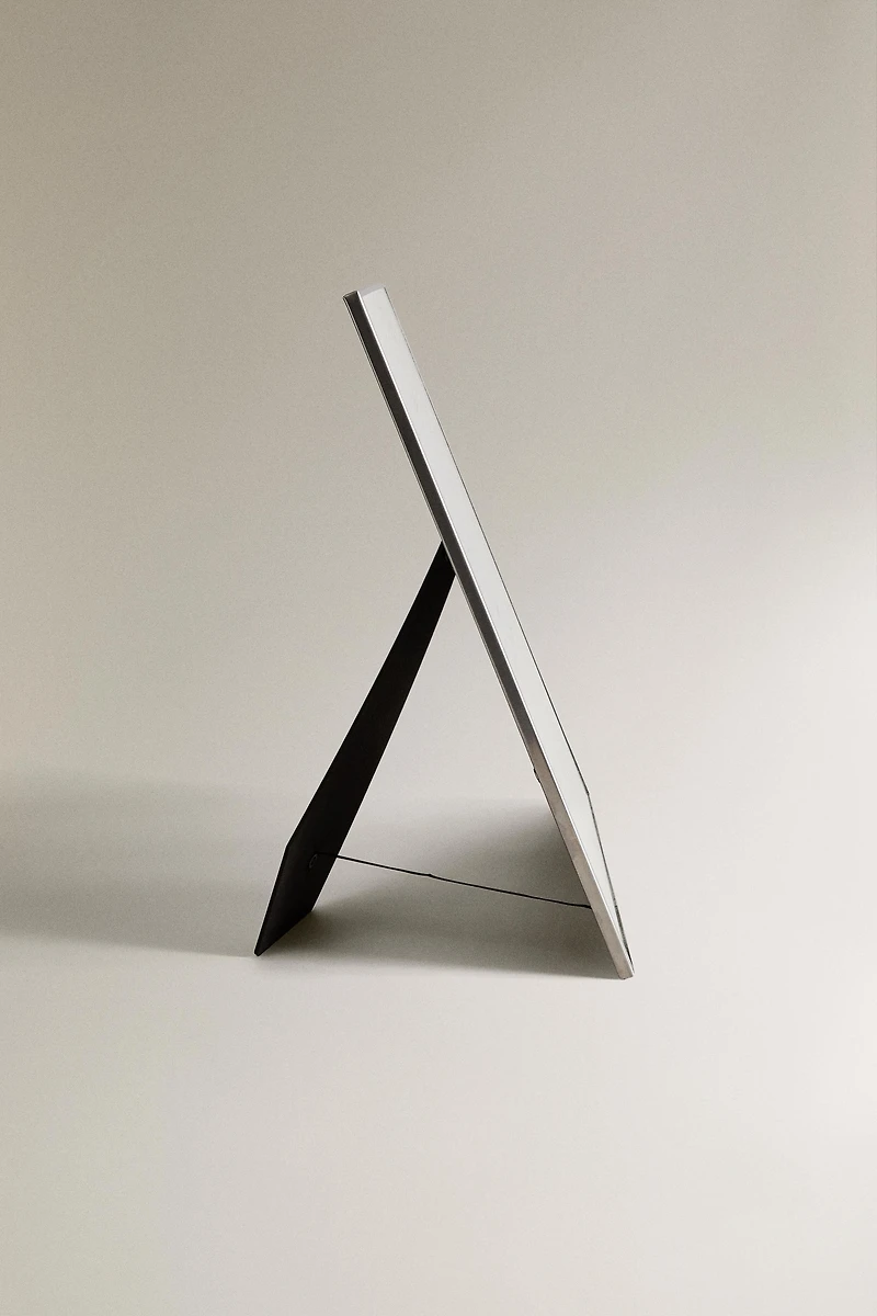 SILVER PICTURE FRAME WITH INTERCHANGEABLE MAT