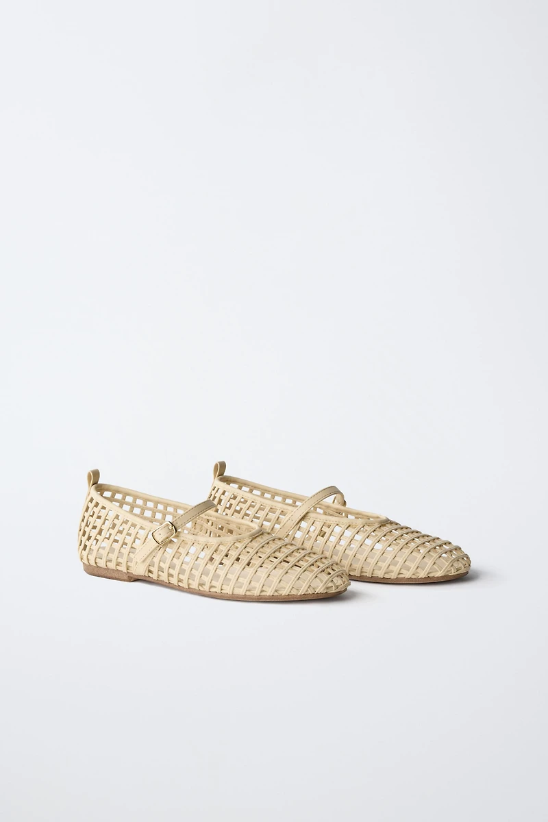 CUT-OUT BALLET FLATS