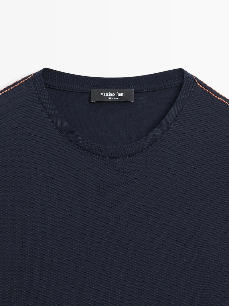 T-shirt à manches courtes avec couture contrastante