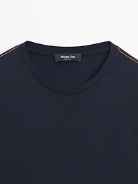 T-shirt à manches courtes avec couture contrastante