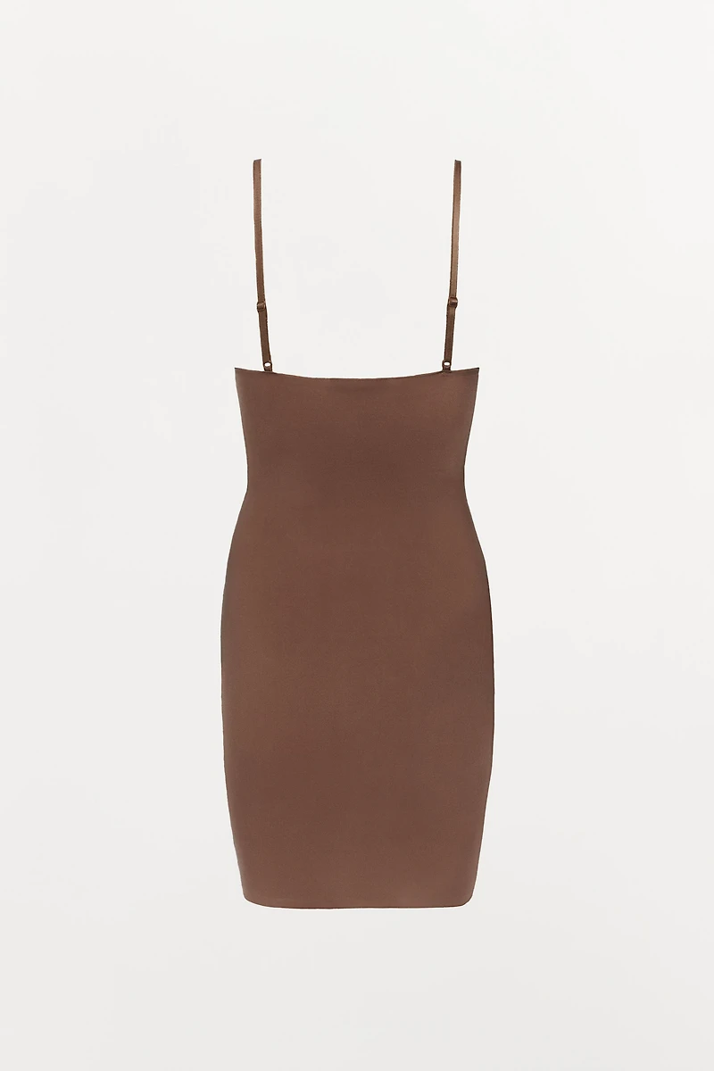 ROBE COURTE AVEC POLYAMIDE