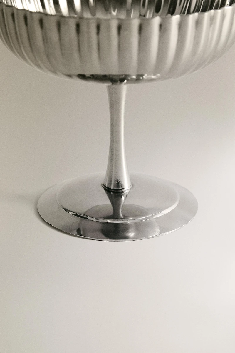 SCALLOPED METAL GLASS