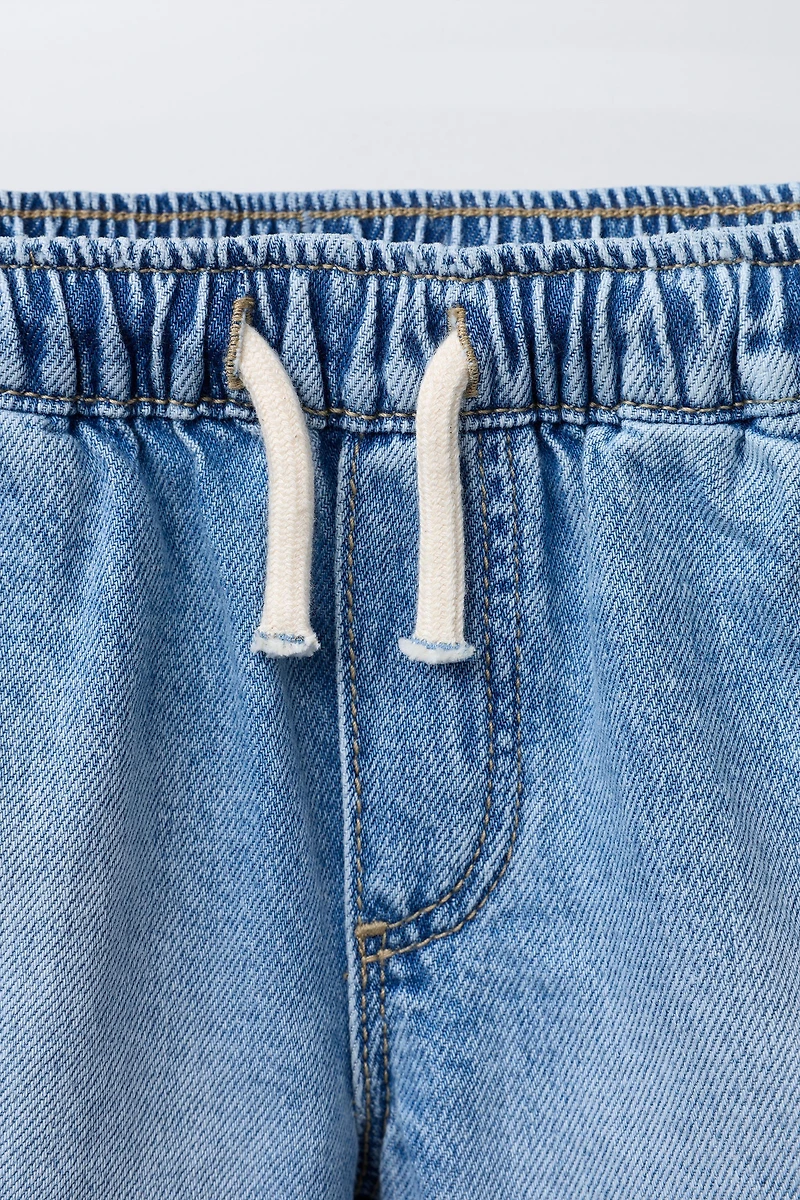 DENIM SHORTS WITH LABEL
