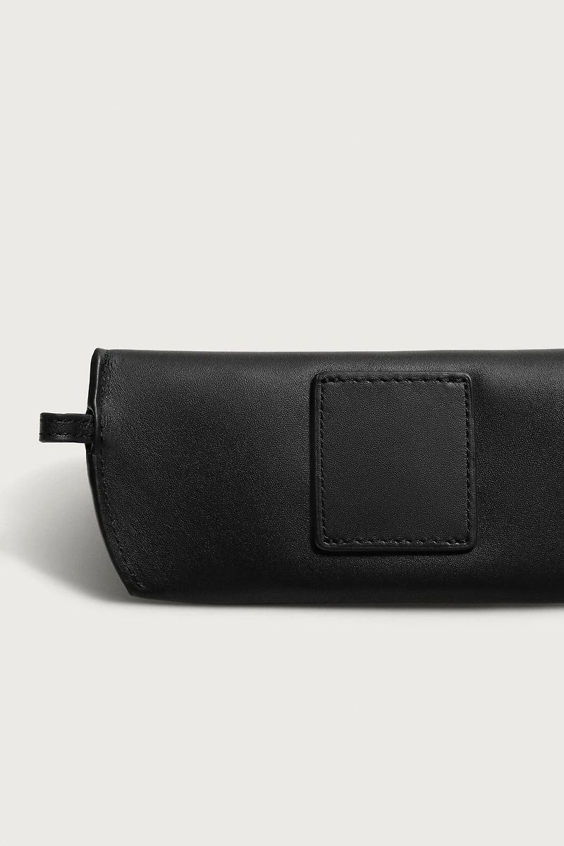 HOUSSE À LUNETTES EN CUIR