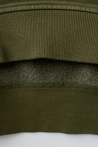 SWEATSHIRT AND CARGO JOGGER SET WITH RUBBERIZED LABEL