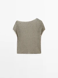 Loose-fitting pleated top with flecked detail