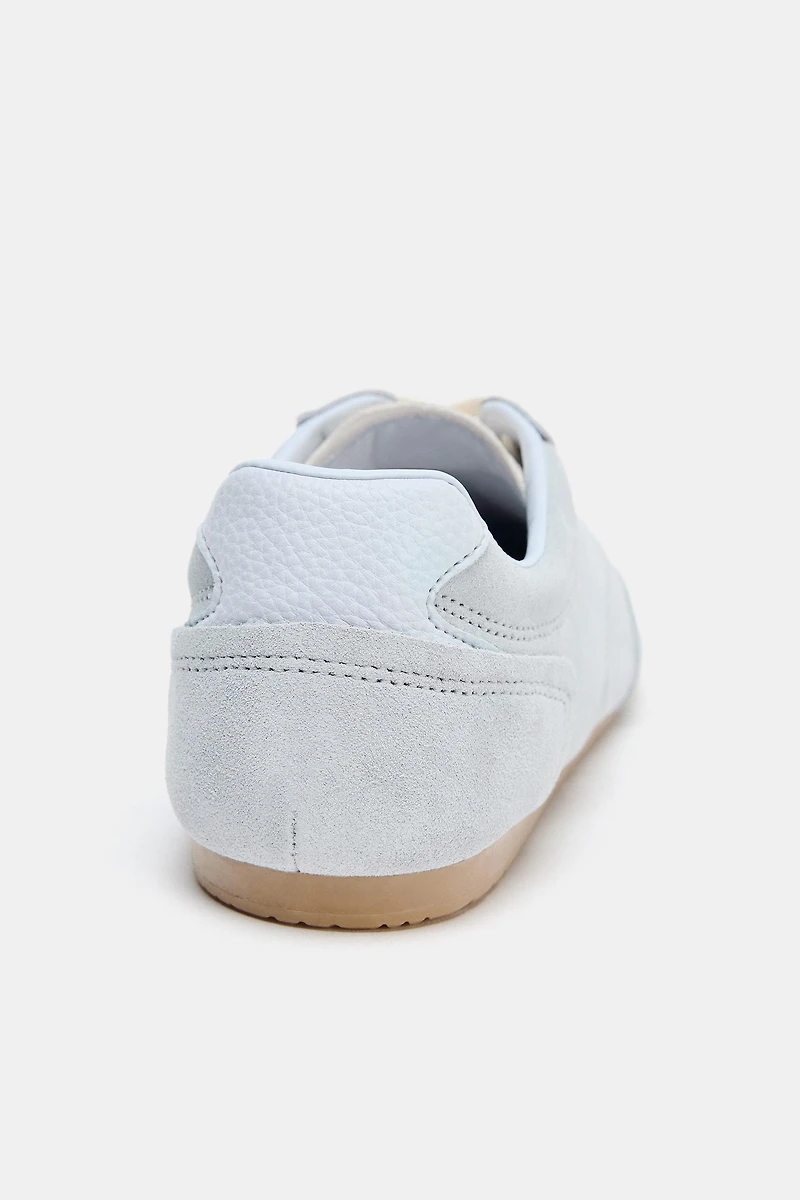 BASKETS EN CUIR CONTRASTÉES