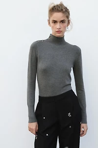 PULL EN MAILLE AVEC BOUTONS