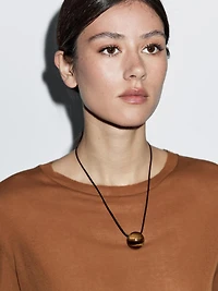 100% cotton T-shirt with neck detail