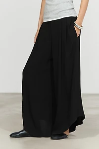 Voluminous wide-leg pleated pants