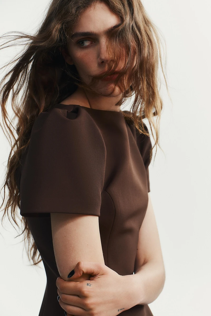 SHORT PLEATED POCKET DRESS