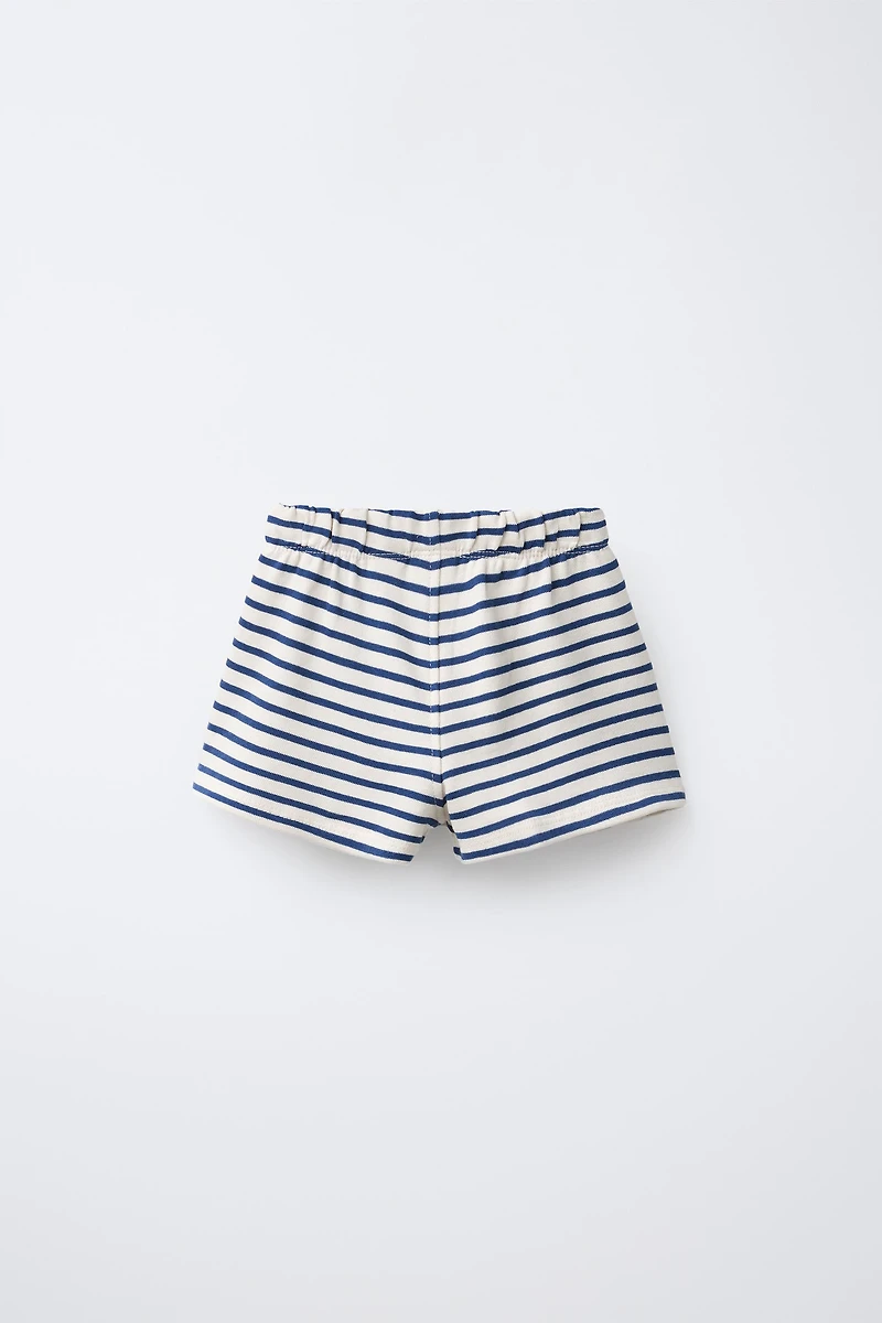 LOT DE DEUX BERMUDAS UNIES ET À RAYURES
