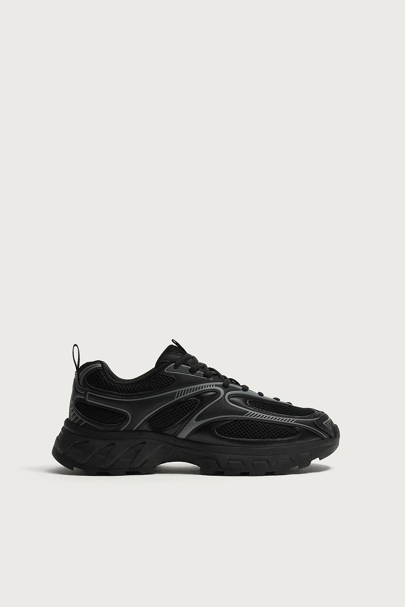 CHUNKY SOLE SNEAKERS