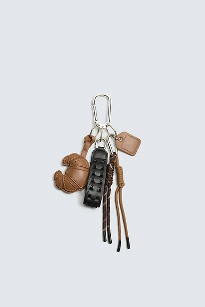 PORTE-CLÉS MULTI-BRELOQUES