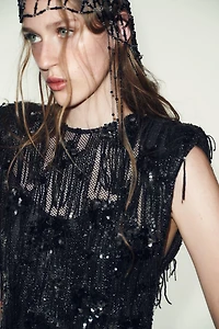 ROBE COURTE ASYMÉTRIQUE À PAILLETTES