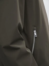 Short jacket with pocket details