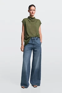 Mid-waist wide-leg jeans
