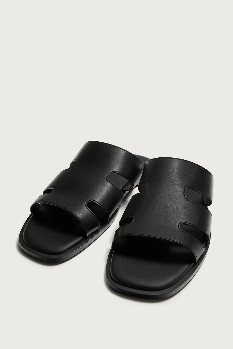 STRAP SANDALS