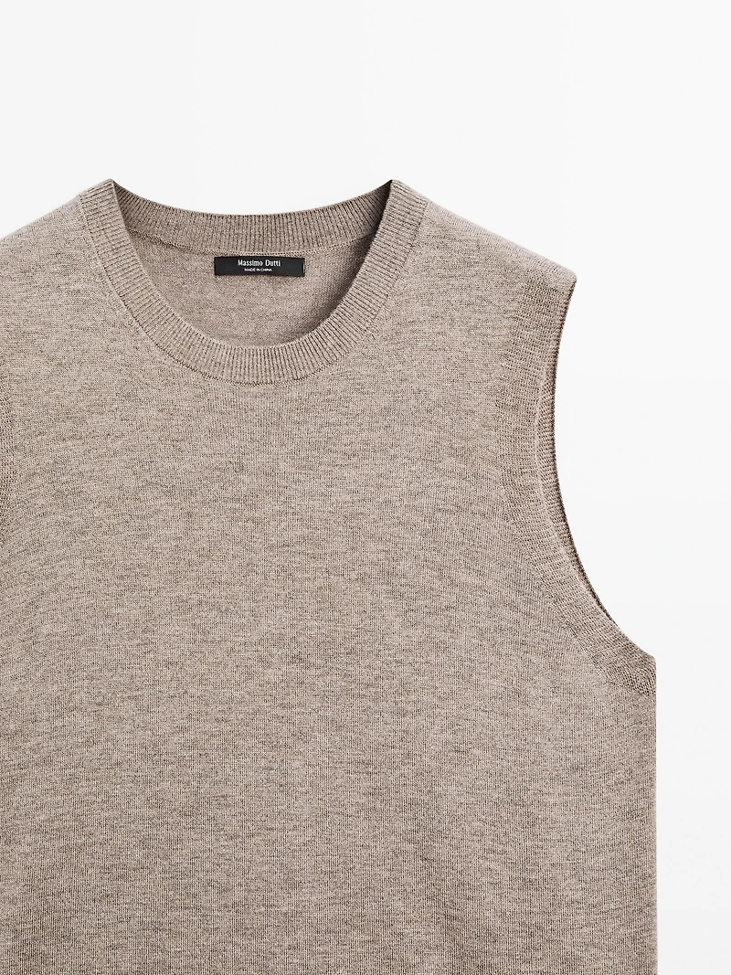 Cropped wool blend waistcoat with a round neck