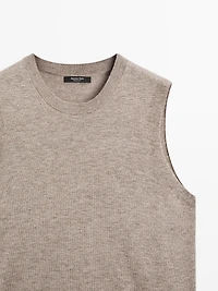 Cropped wool blend waistcoat with a round neck