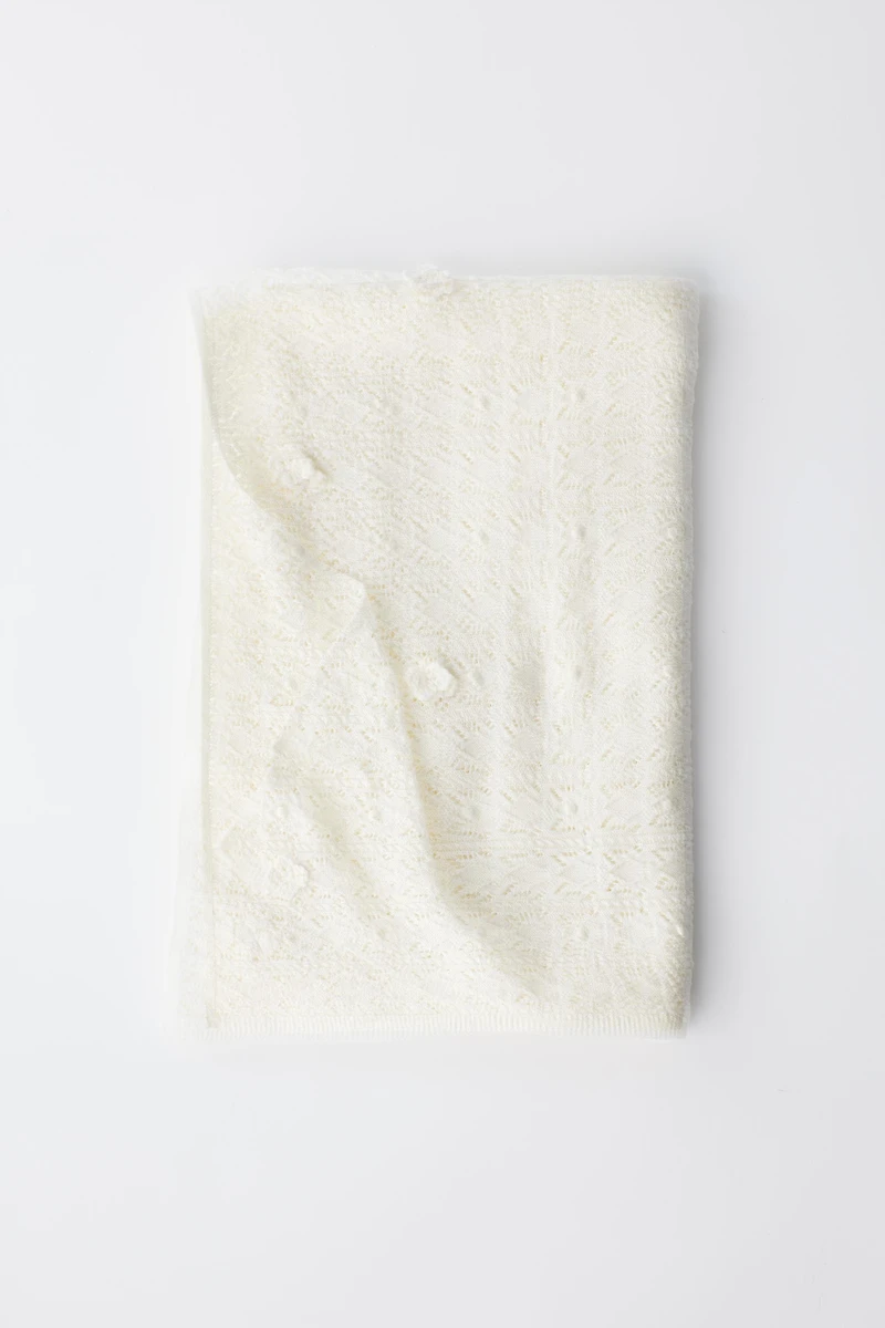 3D FLORAL KNIT BLANKET