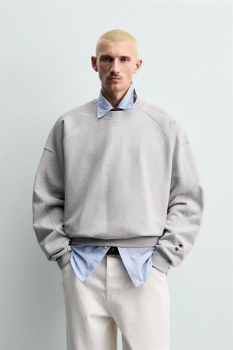 SWEAT RAS DE COU À PIÈCES CHAMPION ® X ZARA