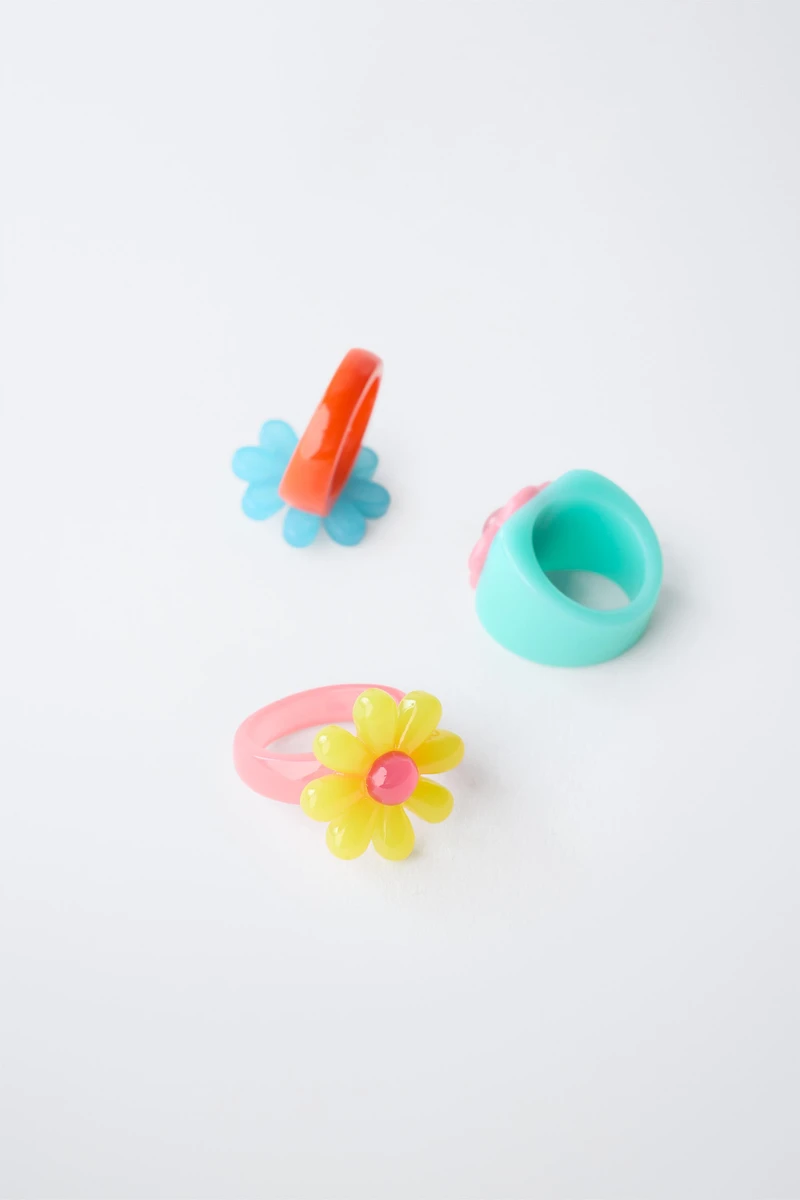 THREE-PACK OF FLOWER RINGS