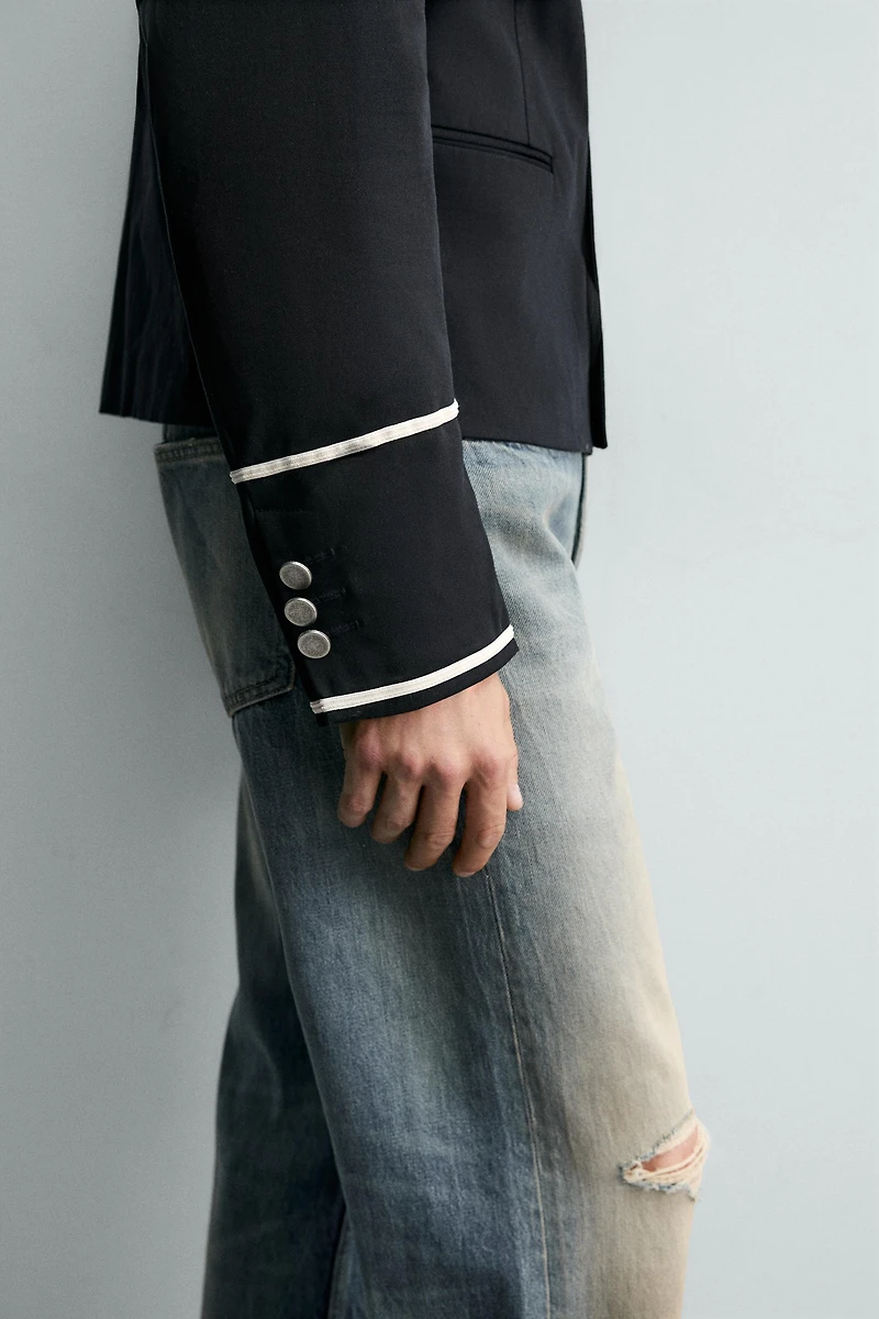 CONTRAST CROPPED FIT JACKET