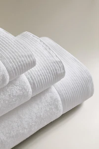BATH TOWEL WITH BAND APPLIQUÉ