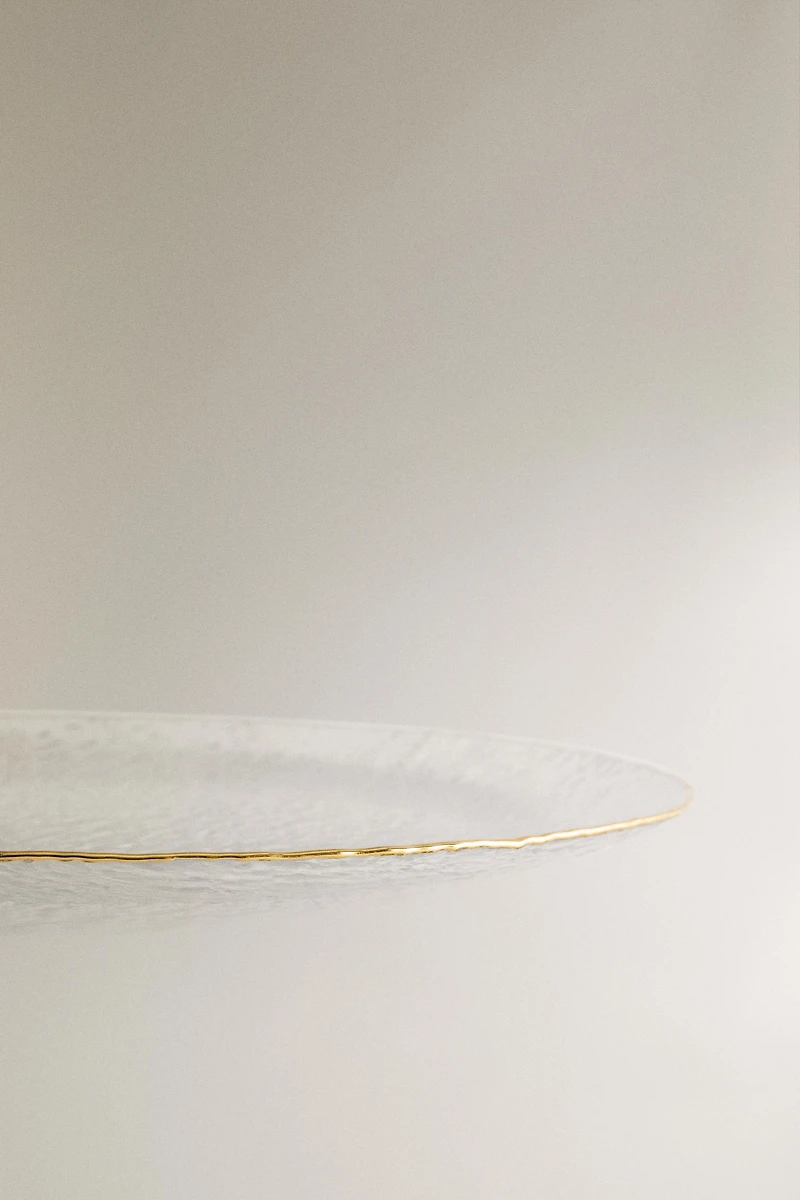 RAISED GLASS CHARGER WITH GOLD RIM