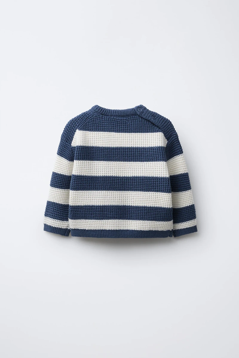 WAFFLE KNIT SQUIRREL PATCH SWEATER