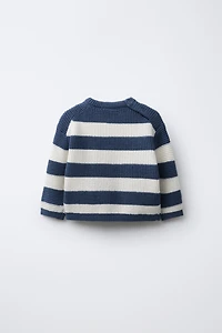 WAFFLE KNIT SQUIRREL PATCH SWEATER