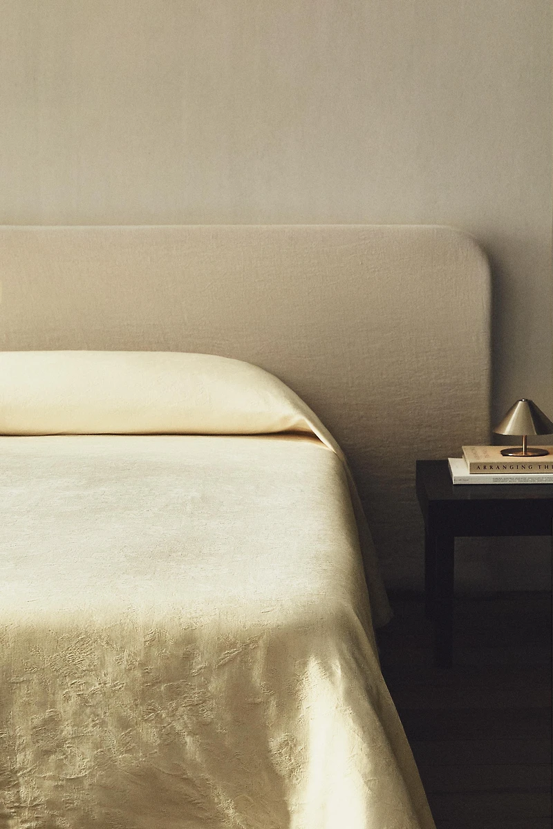 FLORAL JACQUARD BEDSPREAD