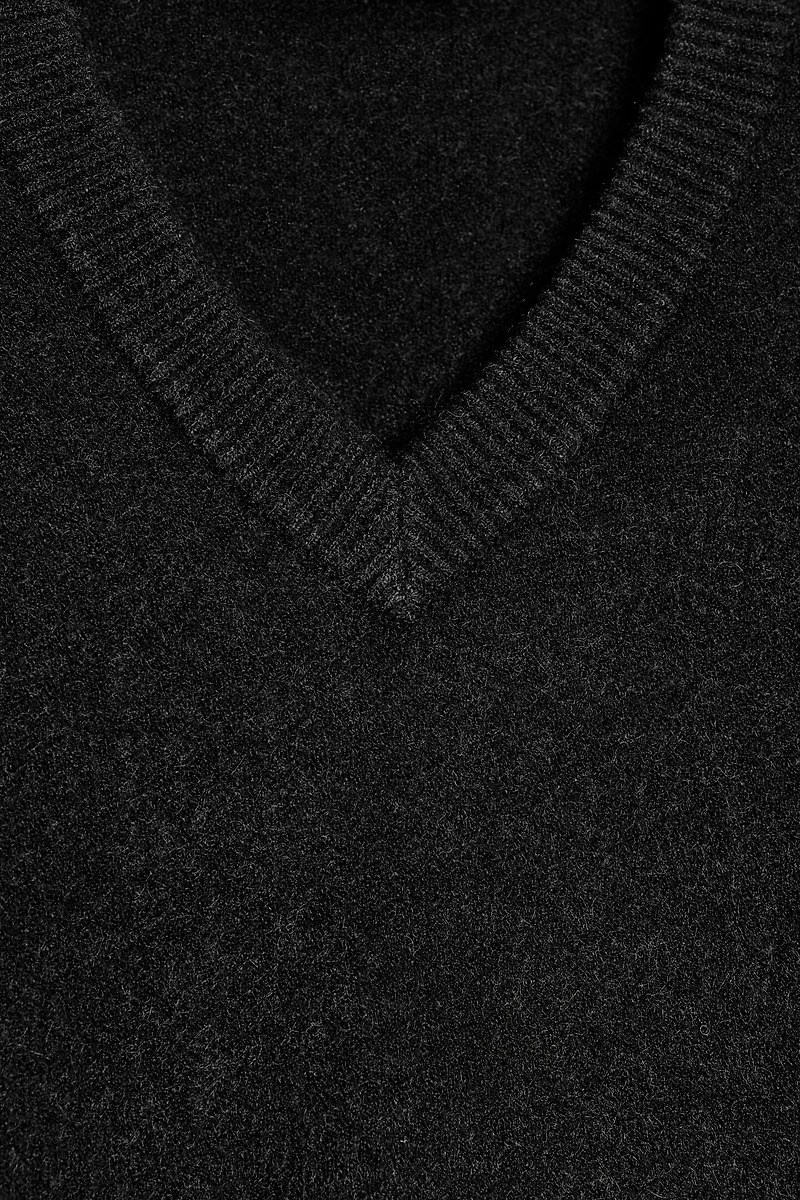 PLAIN KNIT V-NECK JUMPER