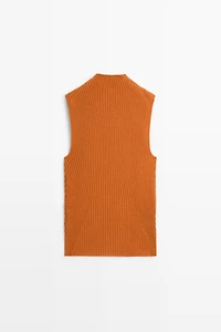 Ribbed turtleneck knit top