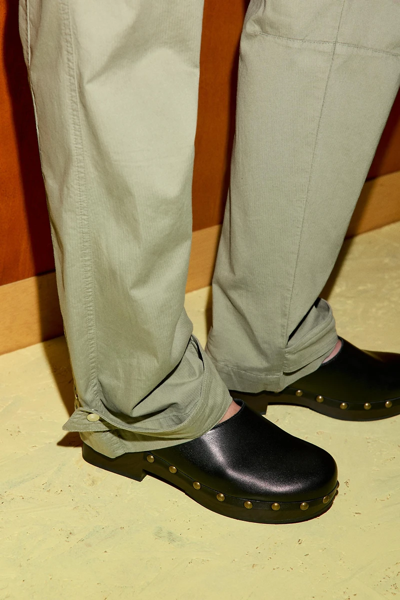 SABOTS EN CUIR AVEC CLOUS