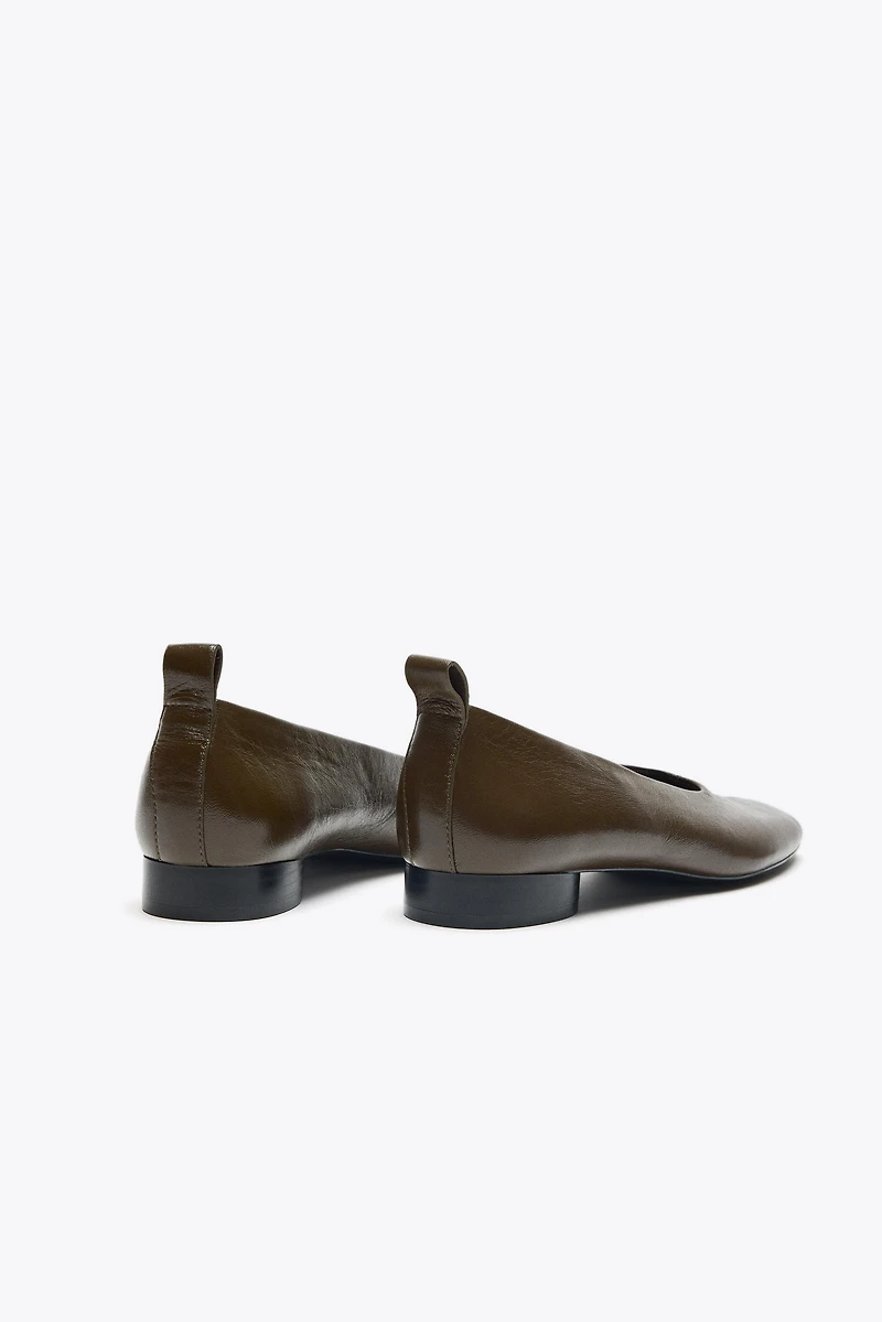 LOW HEELED LEATHER BALLET FLATS