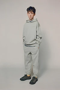 INTERLOCK SWEATSHIRT AND JOGGER SET WITH EMBOSSED TEXT