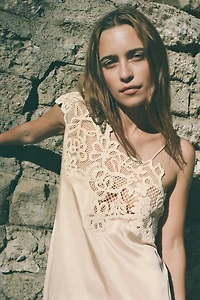 ROBE ASYMÉTRIQUE AU CROCHET LIMITED EDITION