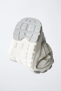 BAREFOOT SNEAKERS