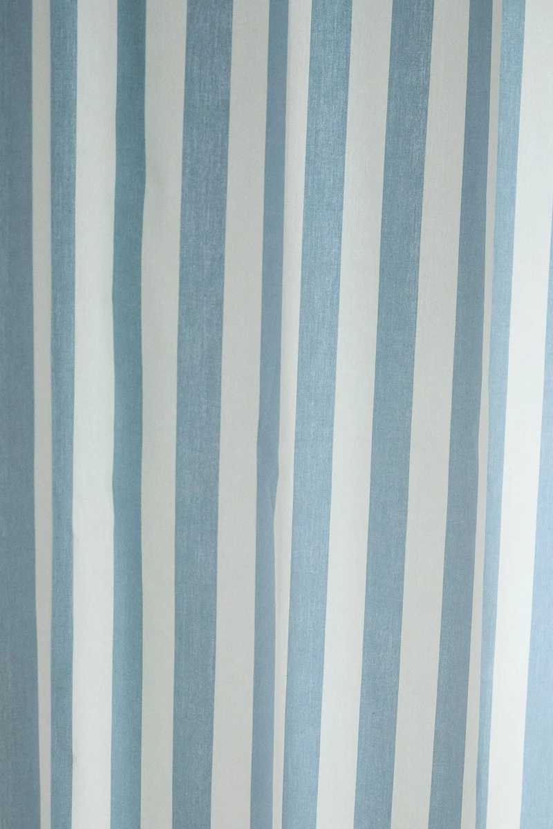STRIPED SHOWER CURTAIN