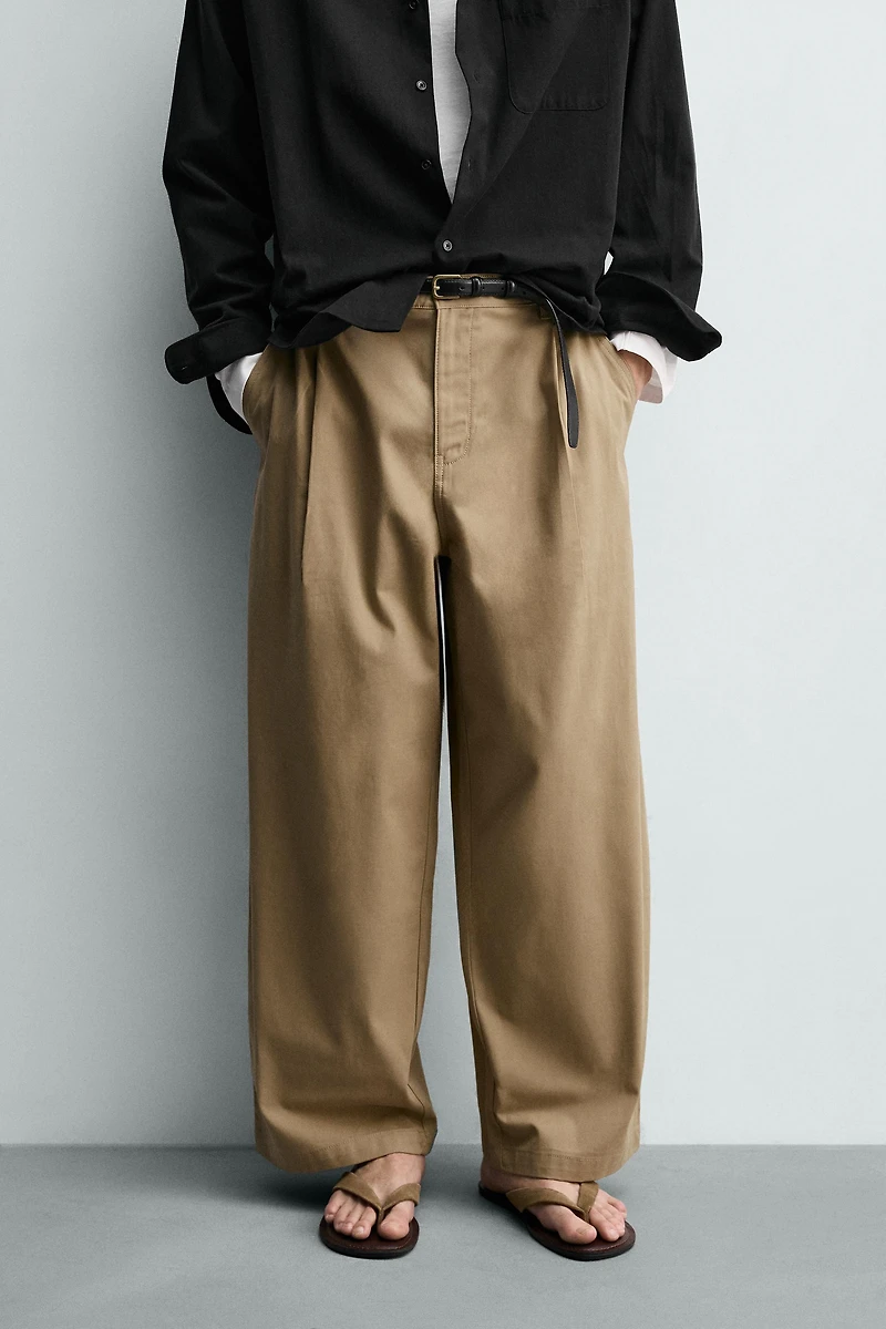 PANTALON COUPE LARGE À PLIS