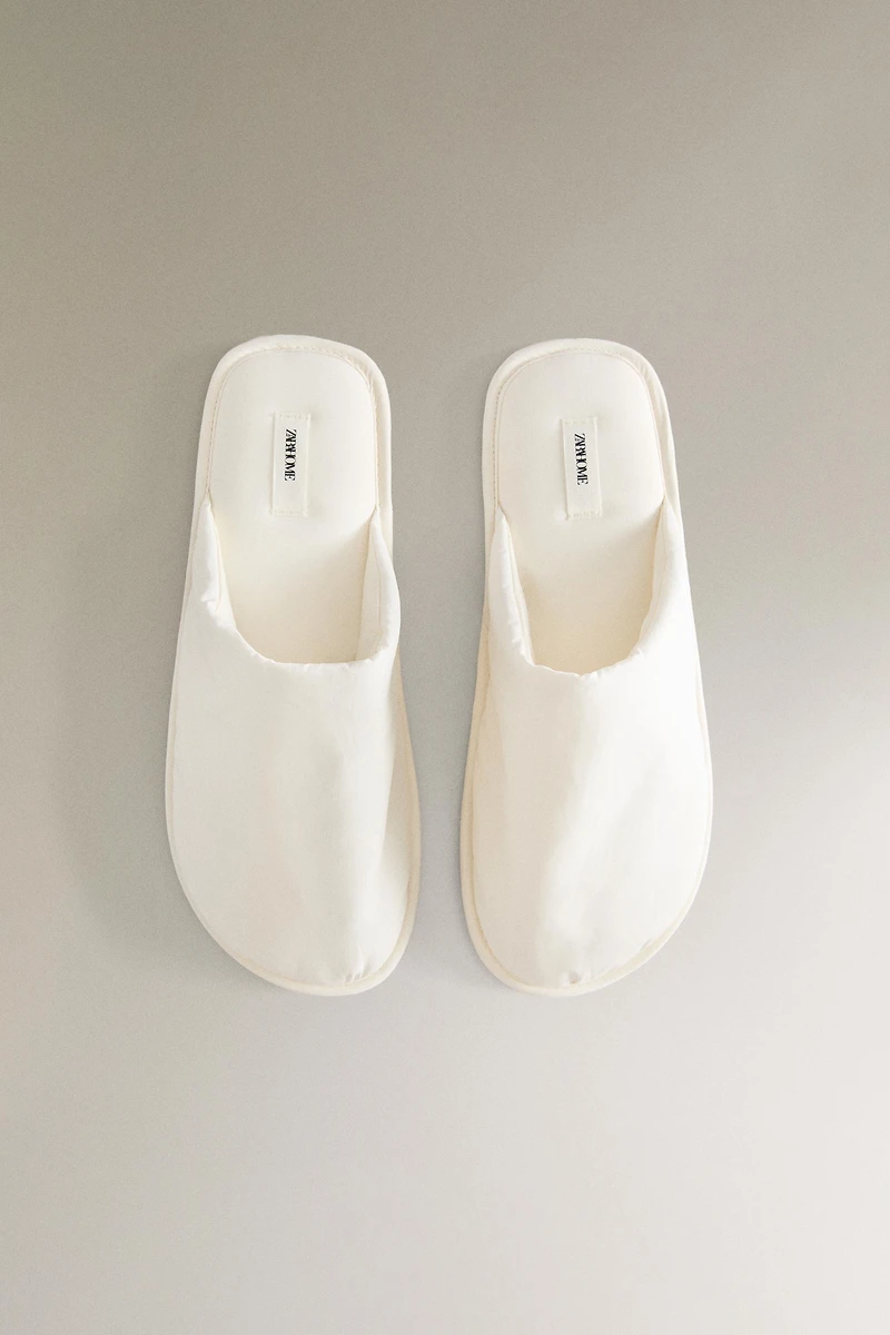CHAUSSONS OUVERTS À L’ARRIÈRE TISSU TECHNIQUE