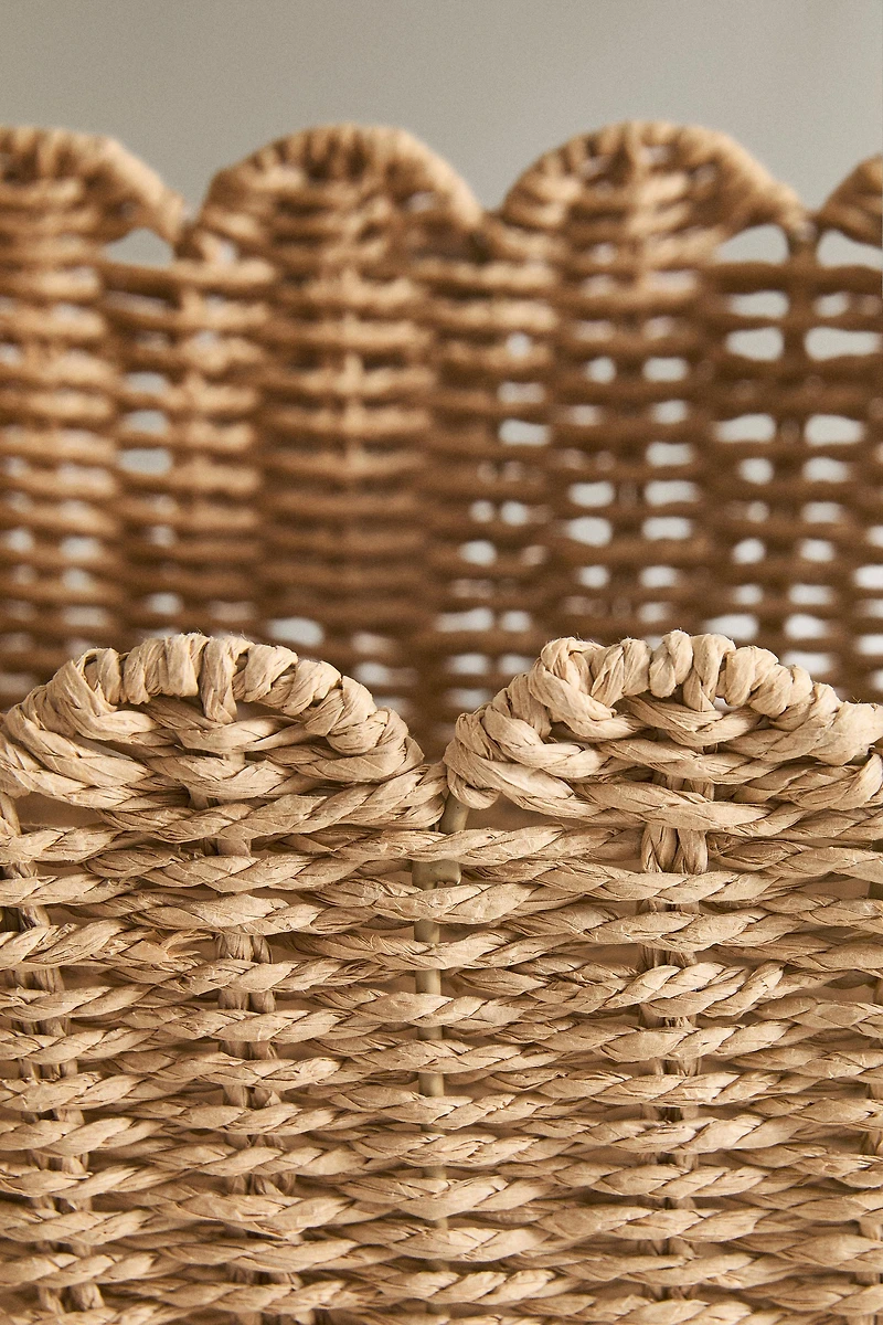 SCALLOPED MEDIUM BASKET