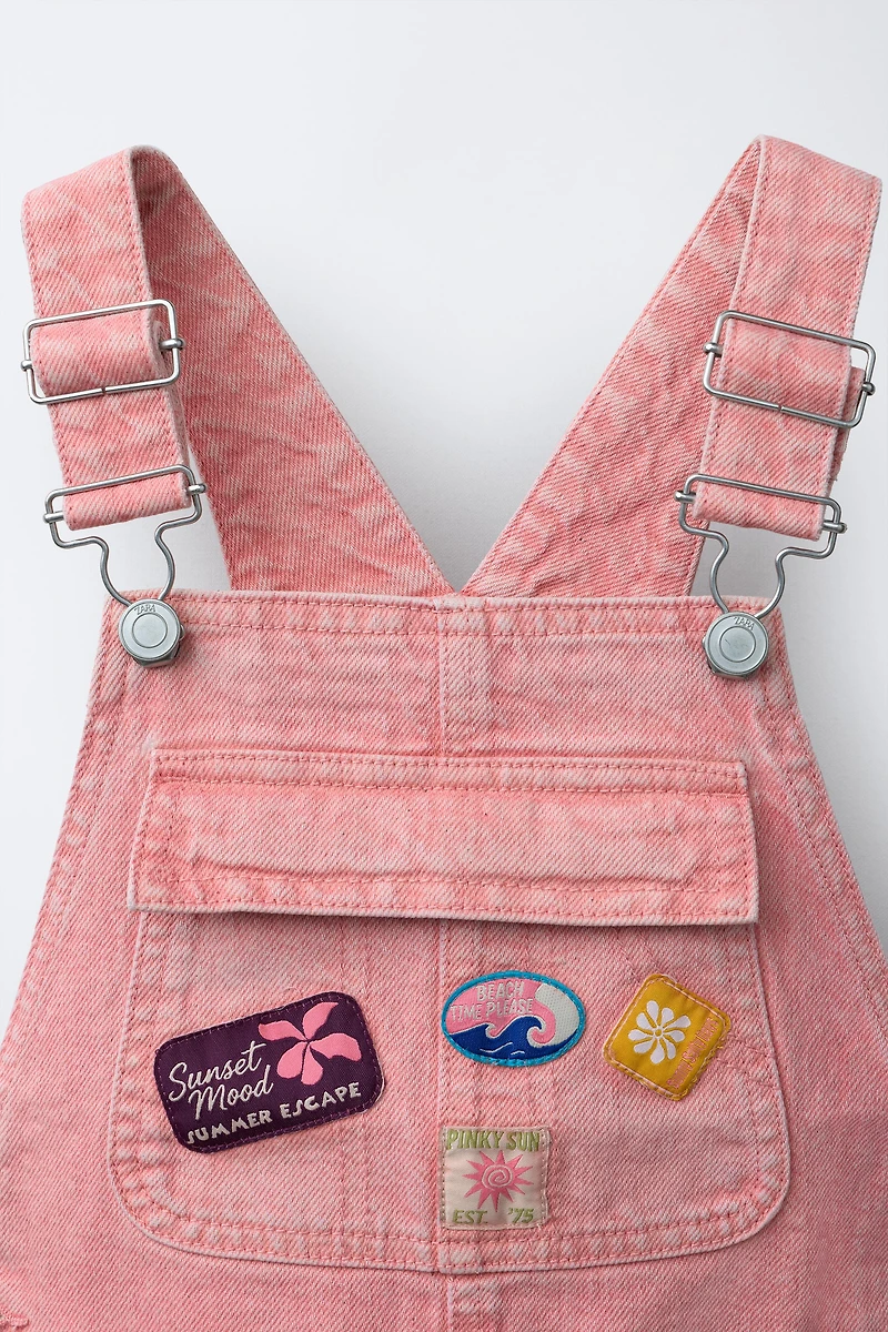 ROBE-SALOPETTE À PATCHS