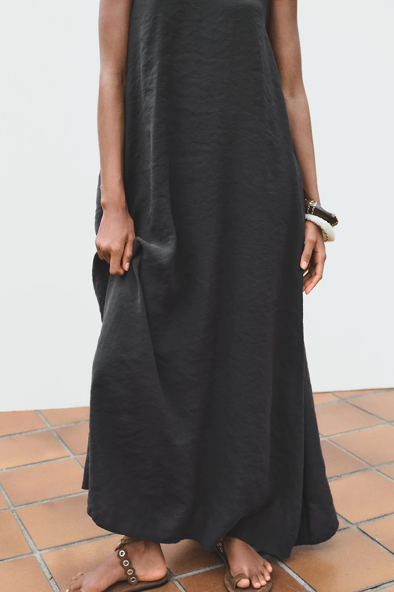 FLOWY MIDI DRESS