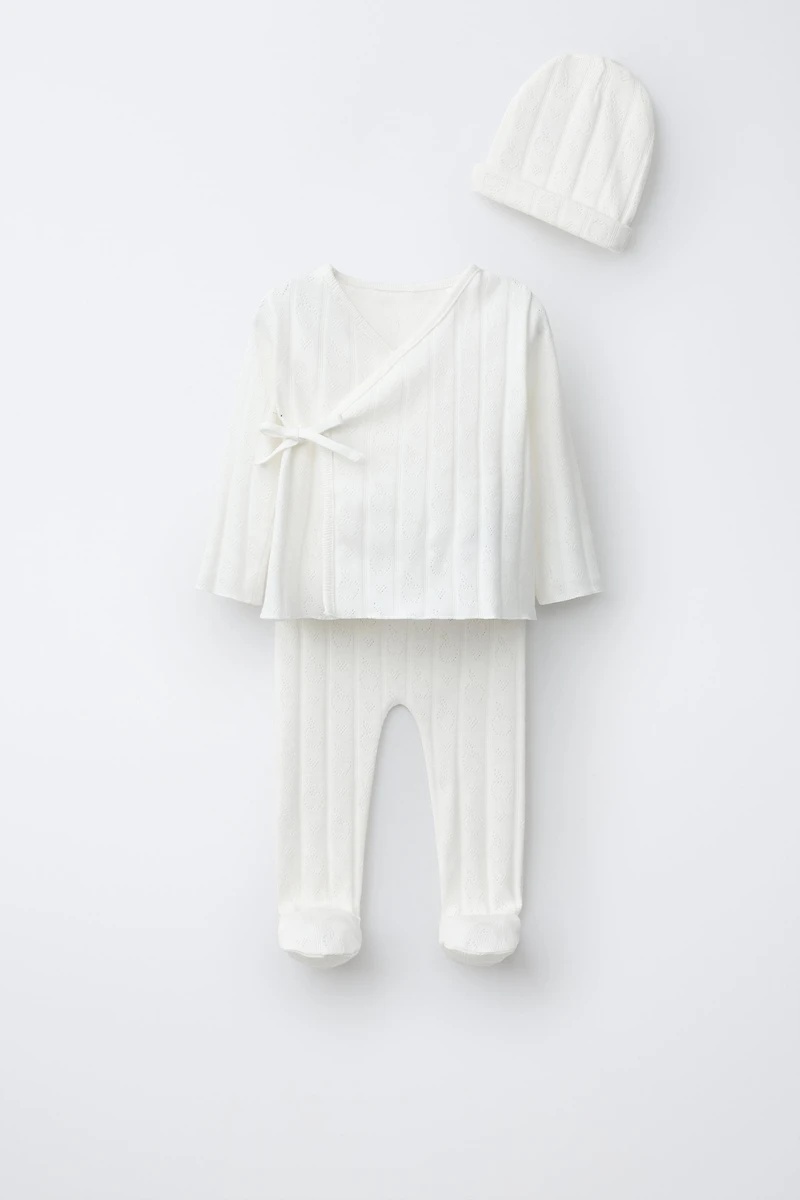 ENSEMBLE DE NAISSANCE ET POCHETTE POMMES