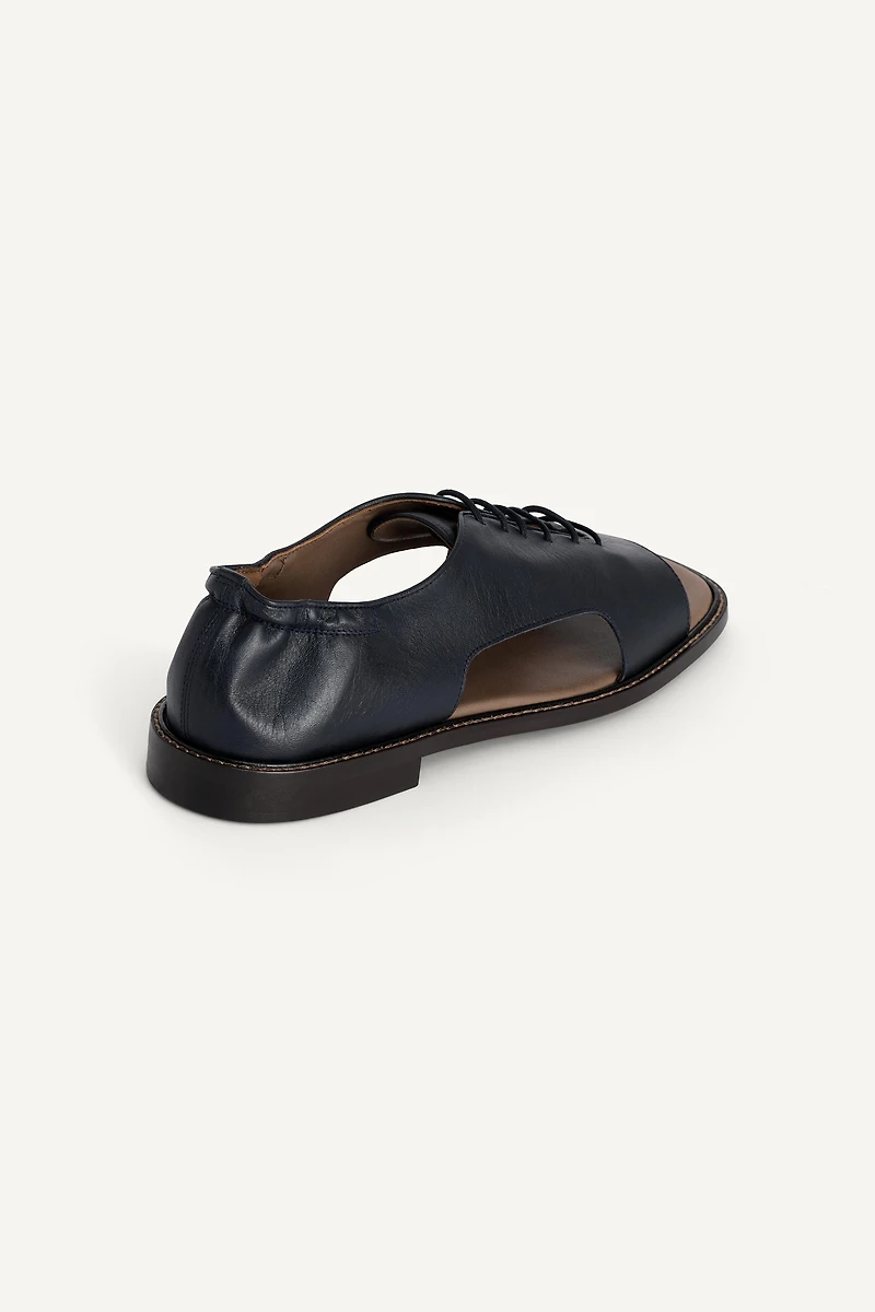 CHAUSSURES EN CUIR