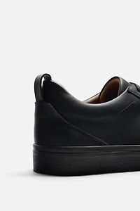 BASIC SNEAKERS
